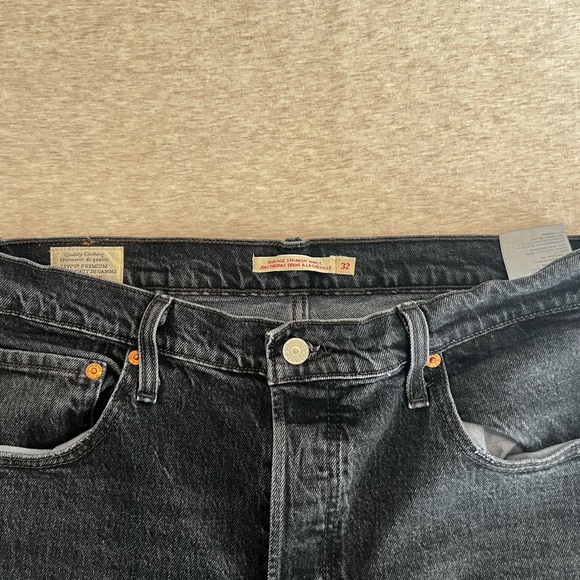 Levi’s Ribcage Ankle Straight Jean - Picture 2 of 3